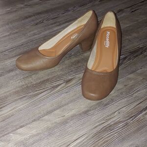 Piccadilly Cloud Tan  Brasil heel pumps Sz 6 NWOT